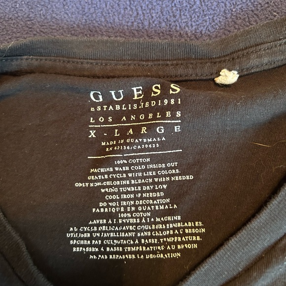 GUESS // TSHIRT - Picture 2 of 2
